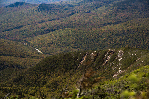 The spectacular view and the colors you can expect while hiking Mount Lafayette during the fall season