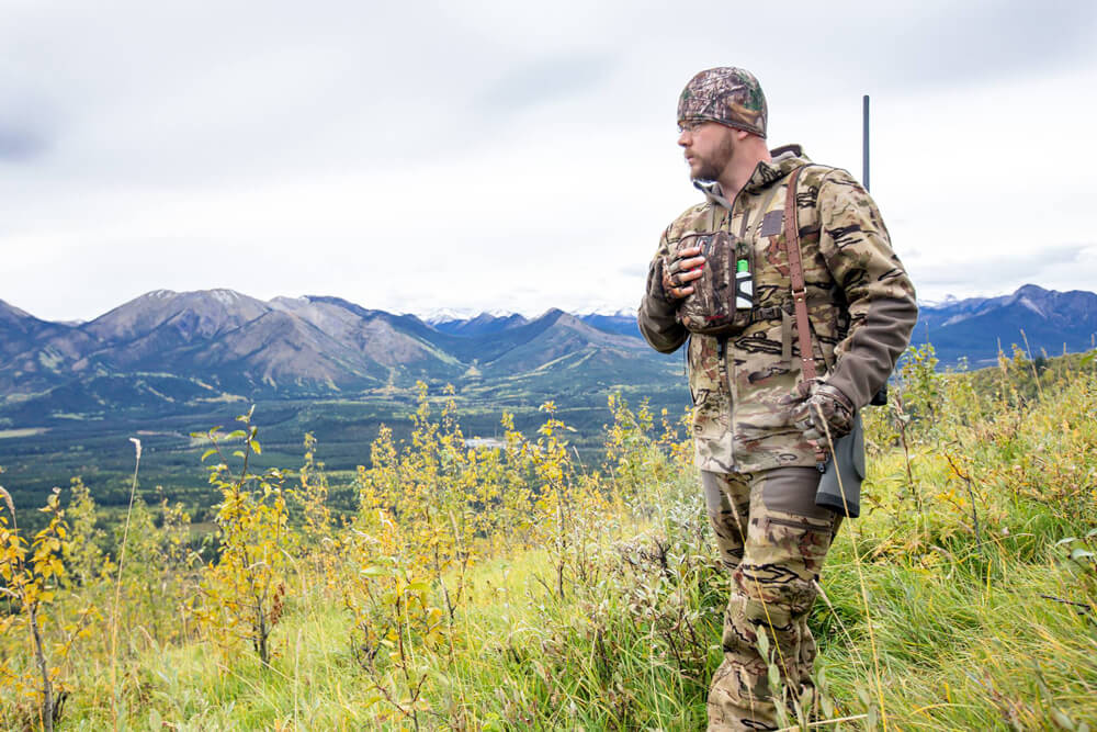 Andrew Snucins à la chasse au wapiti dans le nord de la Colombie-Britannique